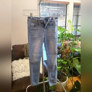 🖤5/$25🐝 Girls Revere Jeans Size 7 Medium Wash Jean Pants